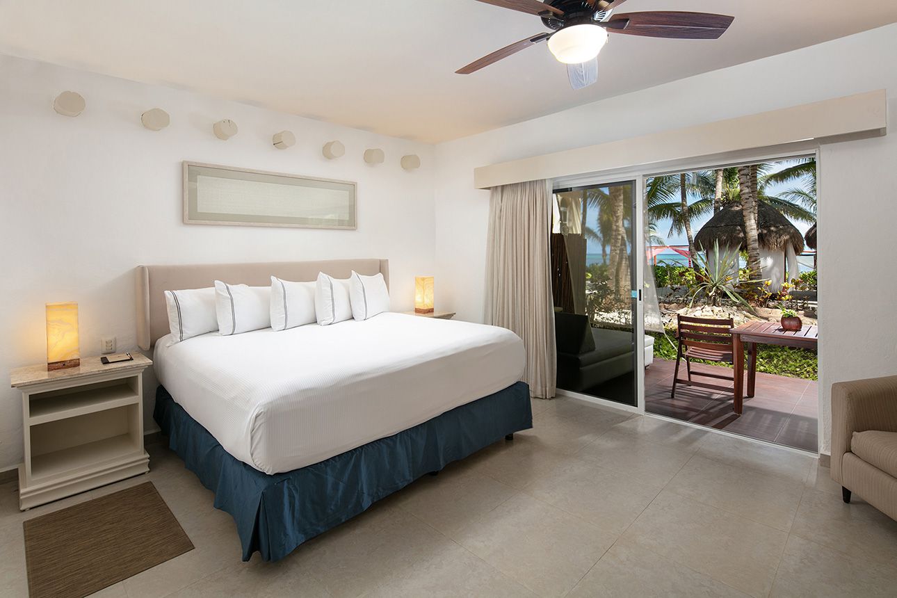 Mi Hotelito Beachfront Suite - bed..