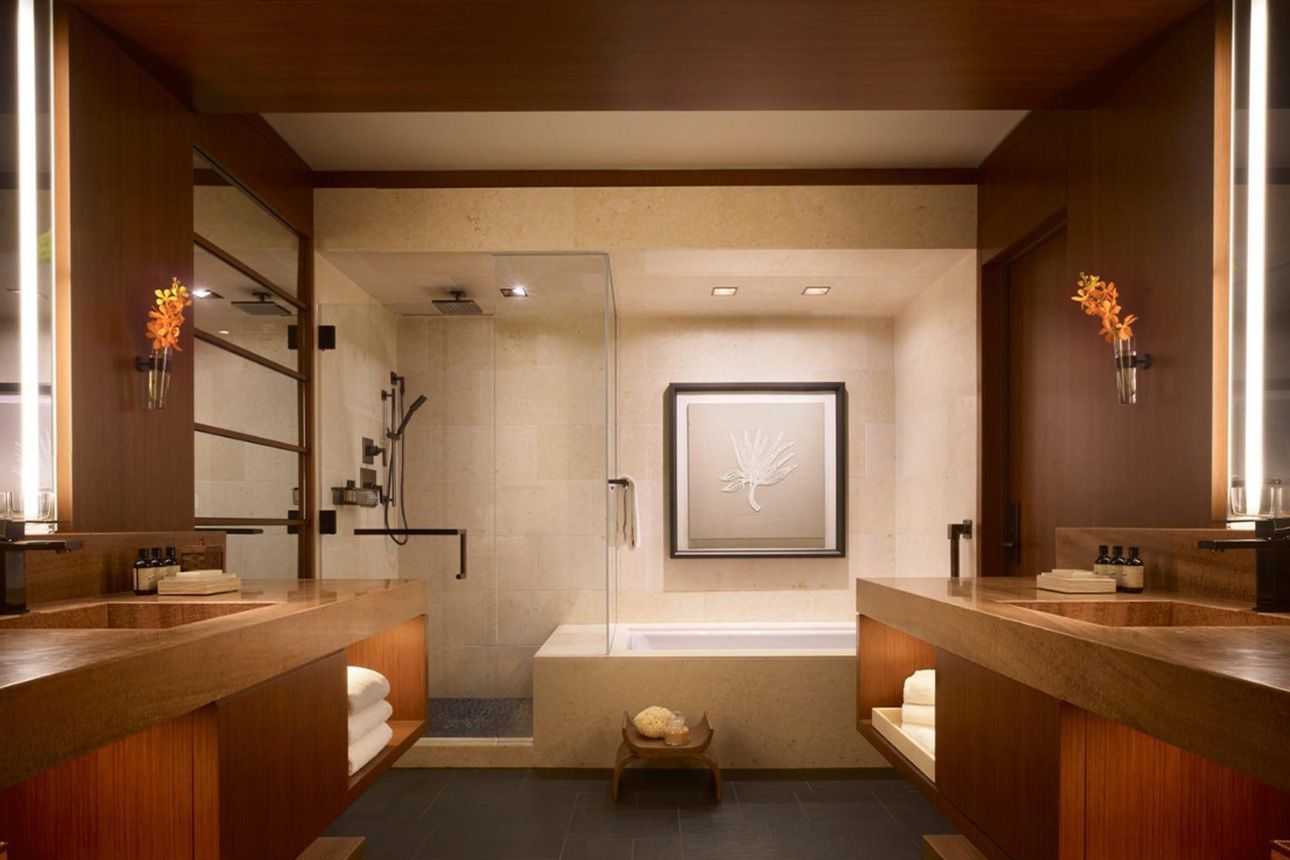 Ohana Oceanfront Suite - bathroom.