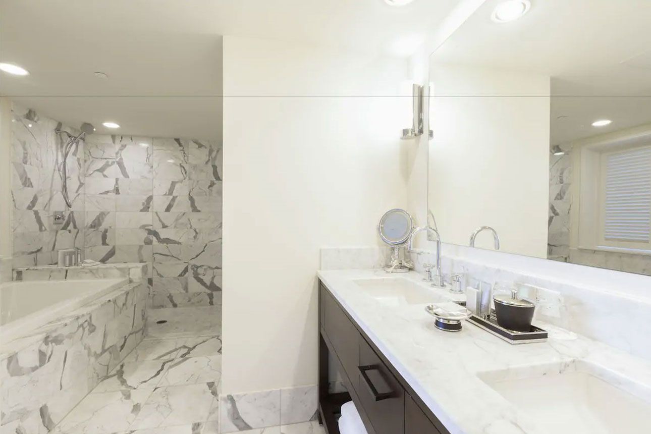 Executive Suite, 1 Bedroom, Kitchen, Ocean View (Plus Den)-shower.
