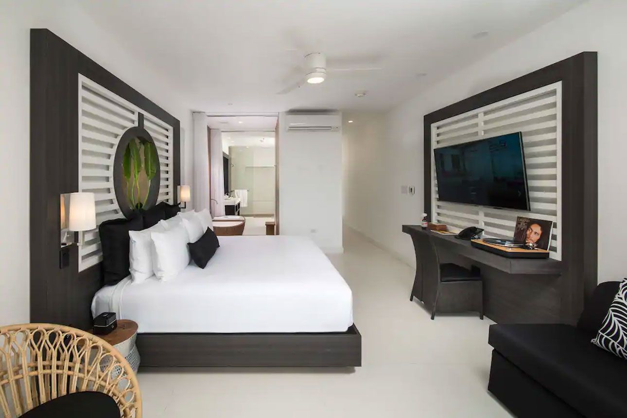 Ocean View Junior Suite King-bedroom..