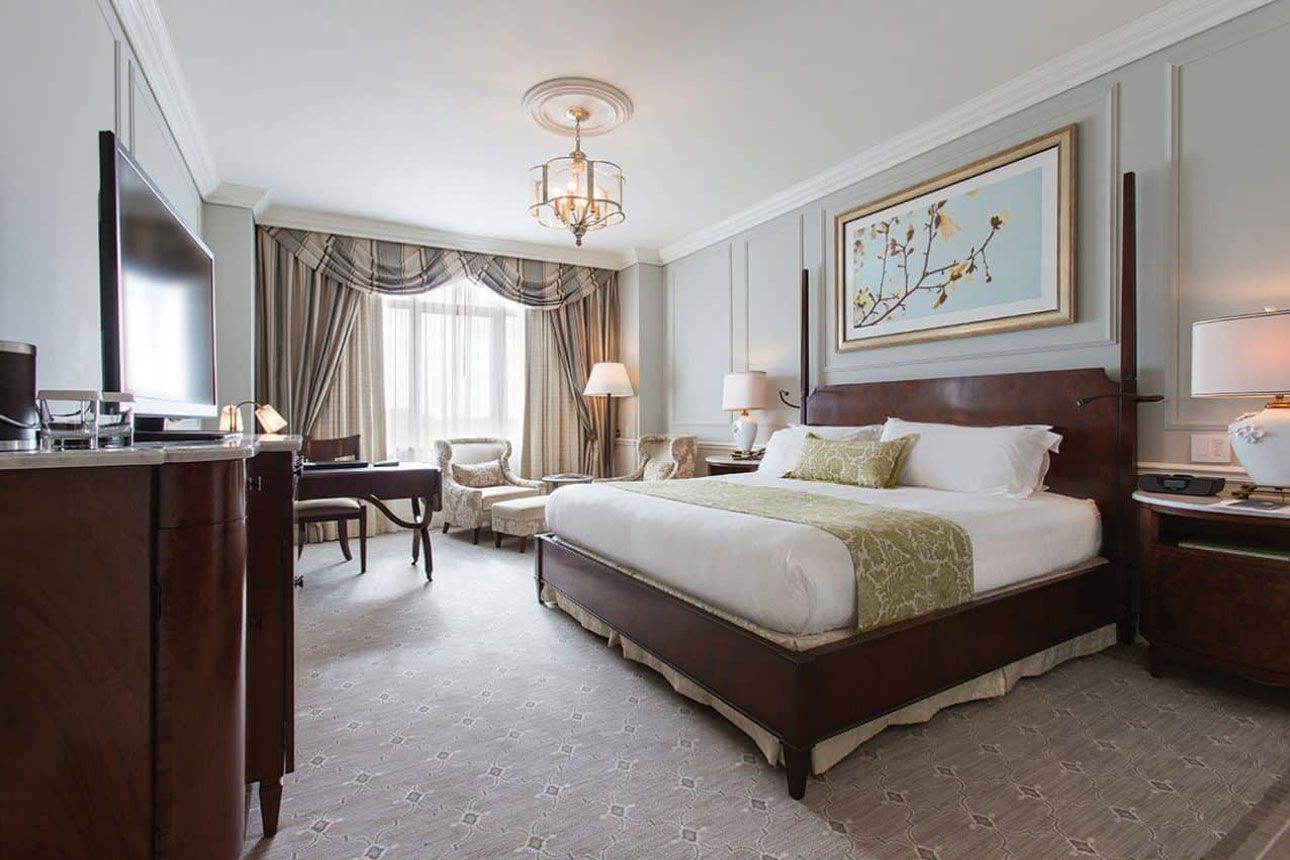 Premier King-bedroom..