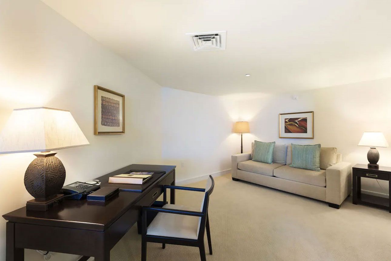 Premium Suite, 1 Bedroom, Kitchen, Ocean View (Plus Den)-sofa..