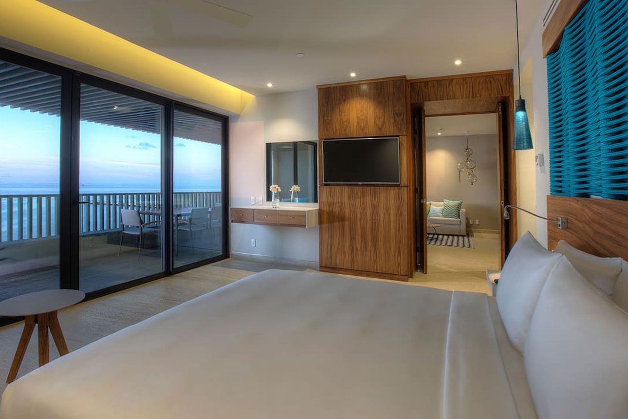 Executive King Suite - bedroom.