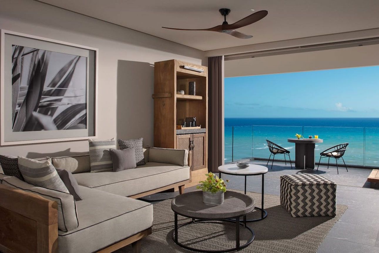 Preferred Club Master Suite Ocean Front - living room.