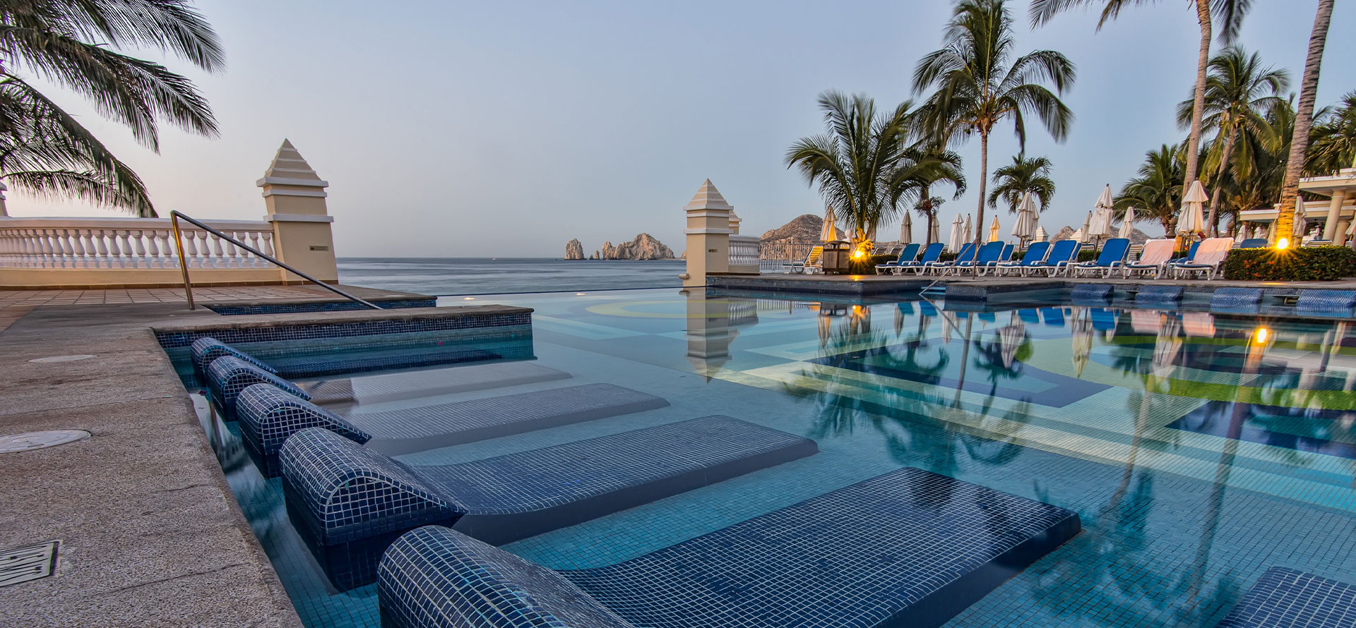 Swimming pool in Cabo resort at the best time to go.