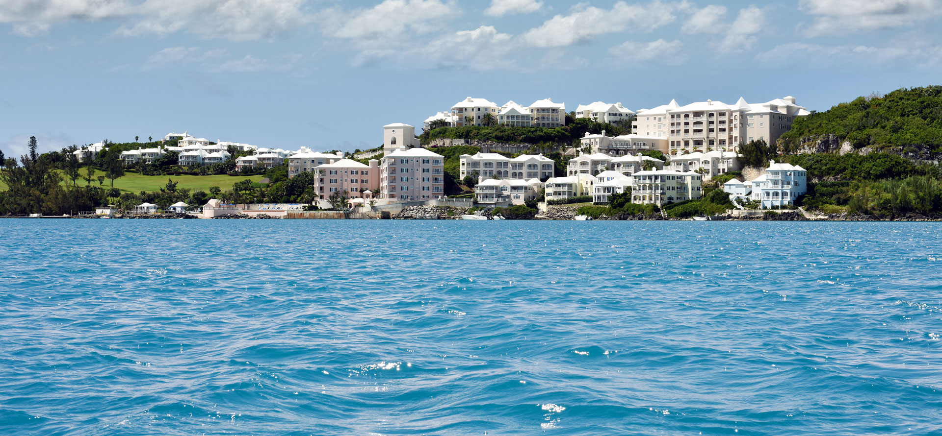 Bermuda honeymoon resorts near beach.