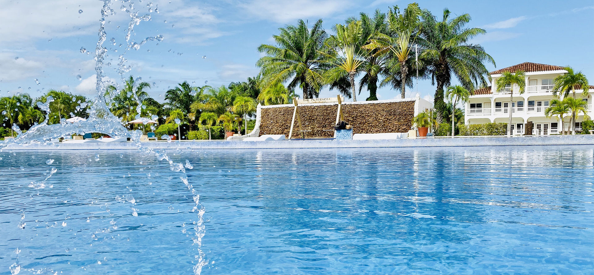 Swimming pool in Belize all inclusive family resort.