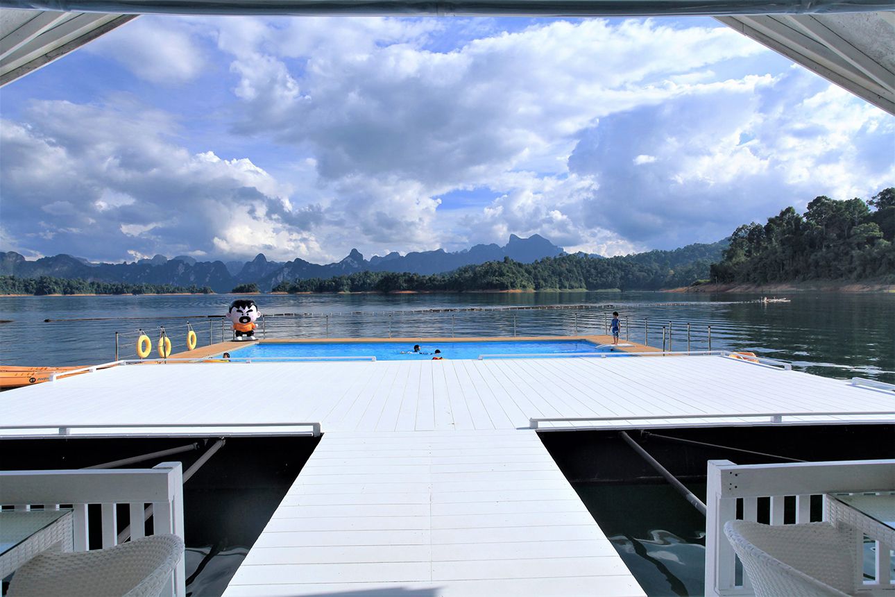 500 Rai Khao Sok Floating Resort bungalows.