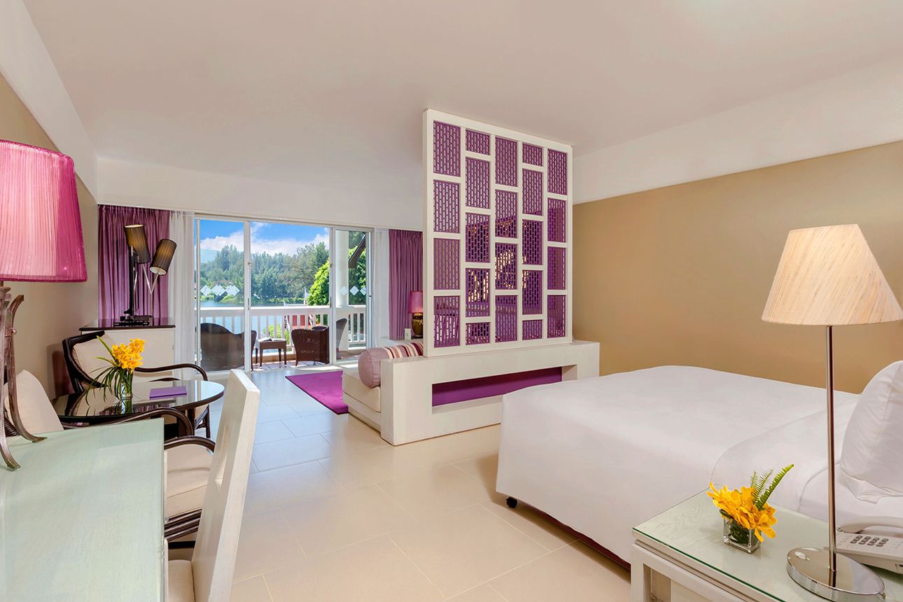 Laguna Premier Room - bed..