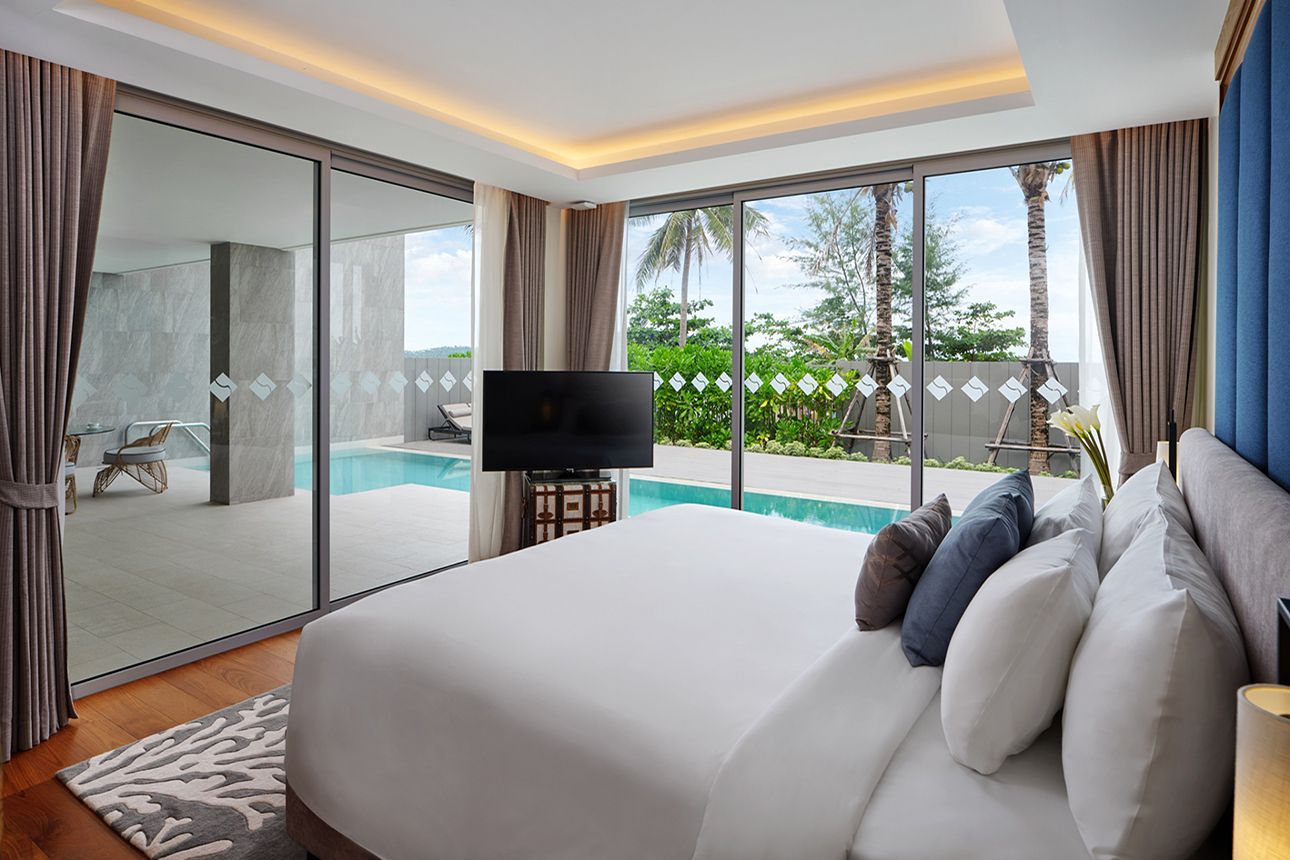 Two-Bedroom Pool Suite Beach View - bedroom..