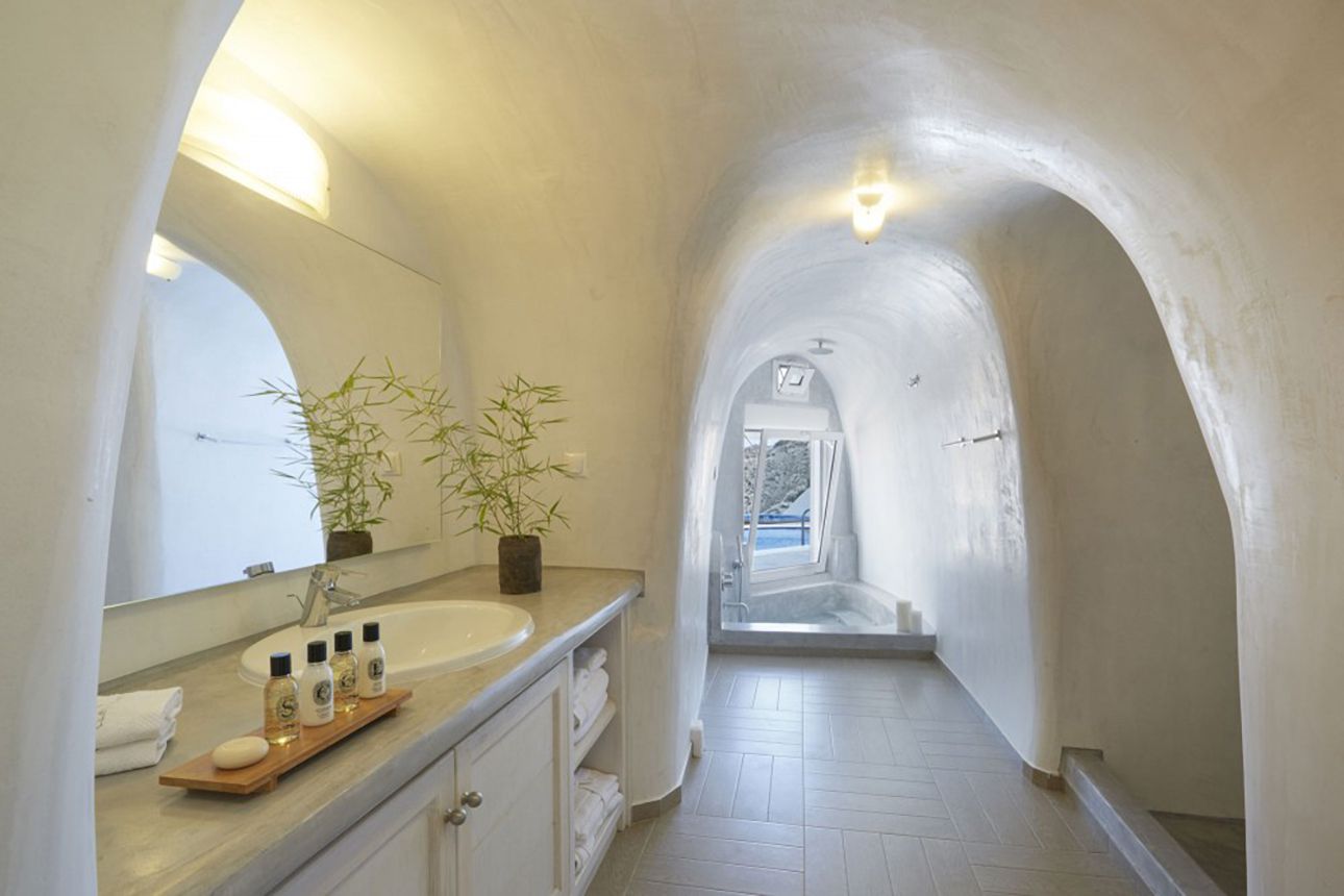 Superior Honeymoon Villa - bathroom.