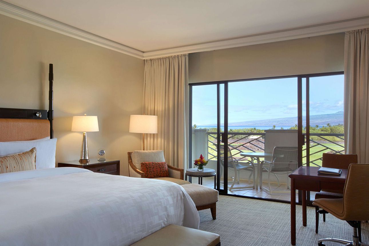 Fairmont Gold Ocean View Room - bed..
