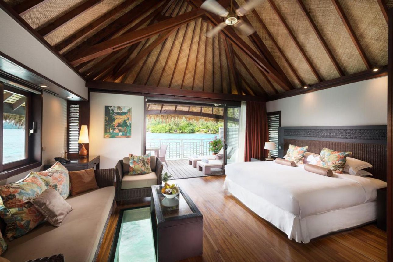  King Bungalow With Lagoon View - bedroom..