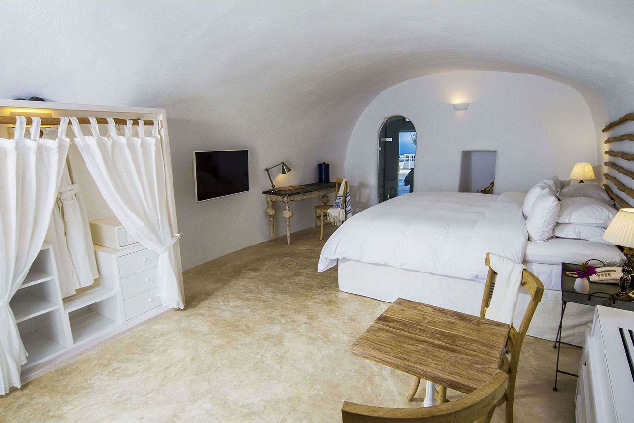 Grotto Suites - bedroom..