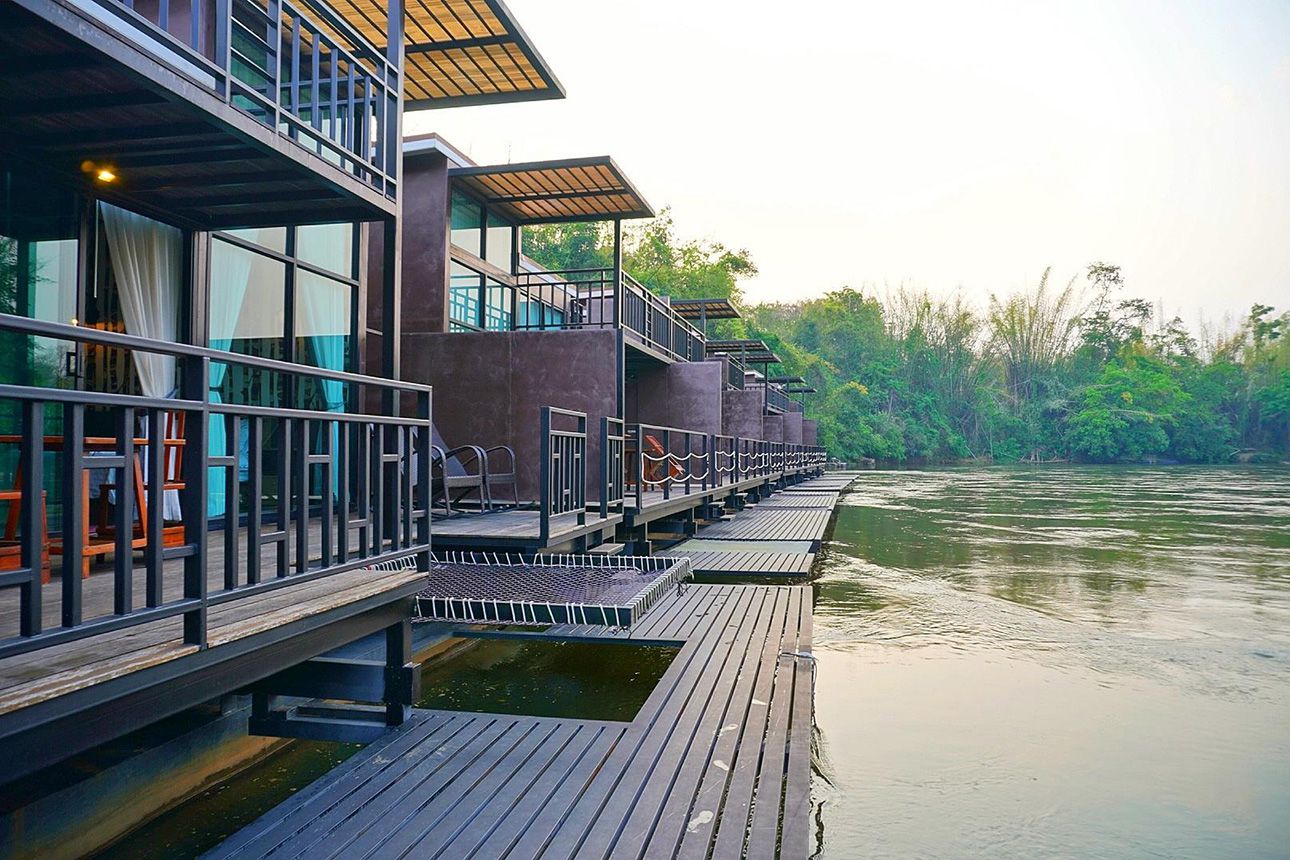 Kwai Tara Riverside Villas Resort pool.