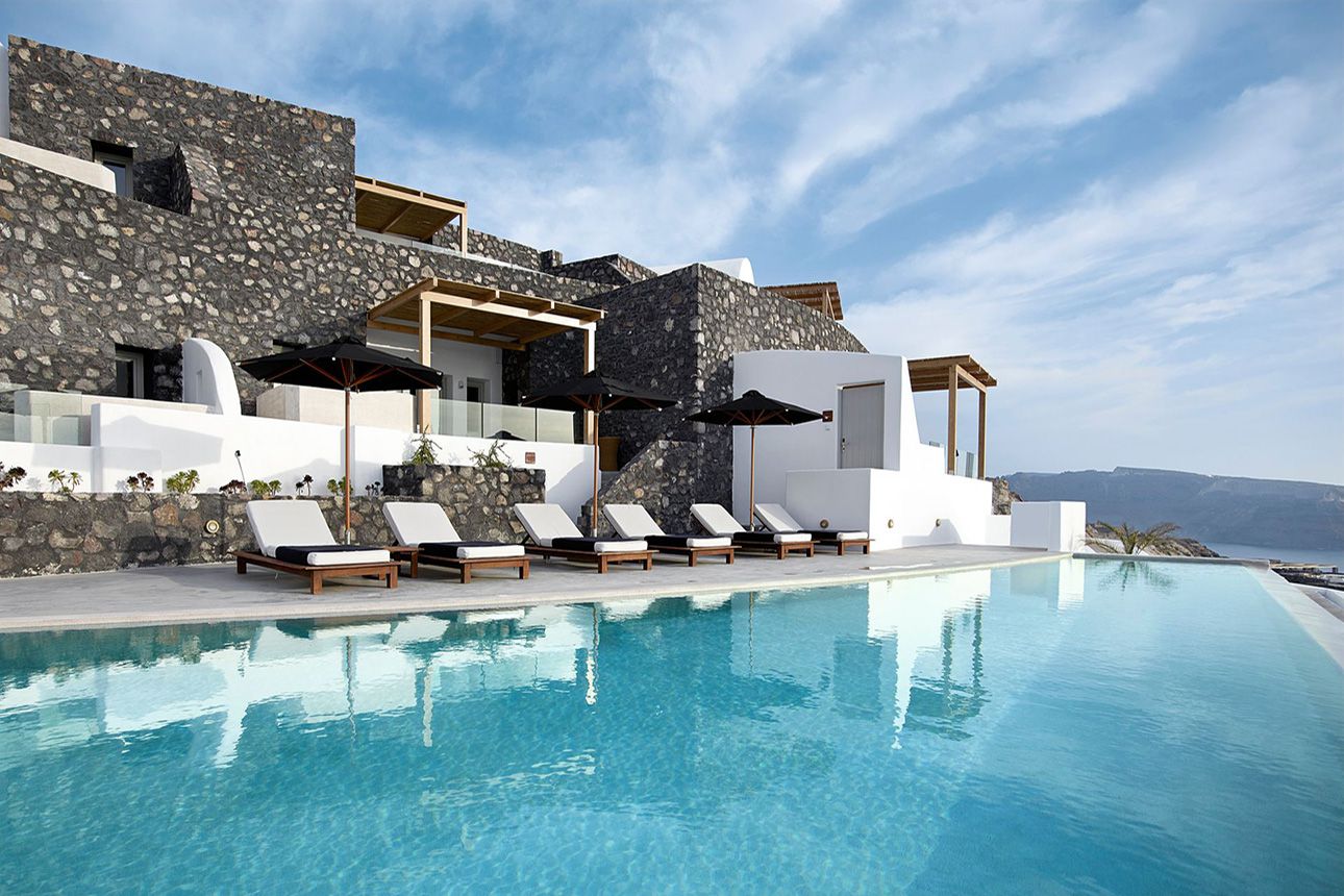 Santo Maris Oia Luxury Suites & Spa pool.