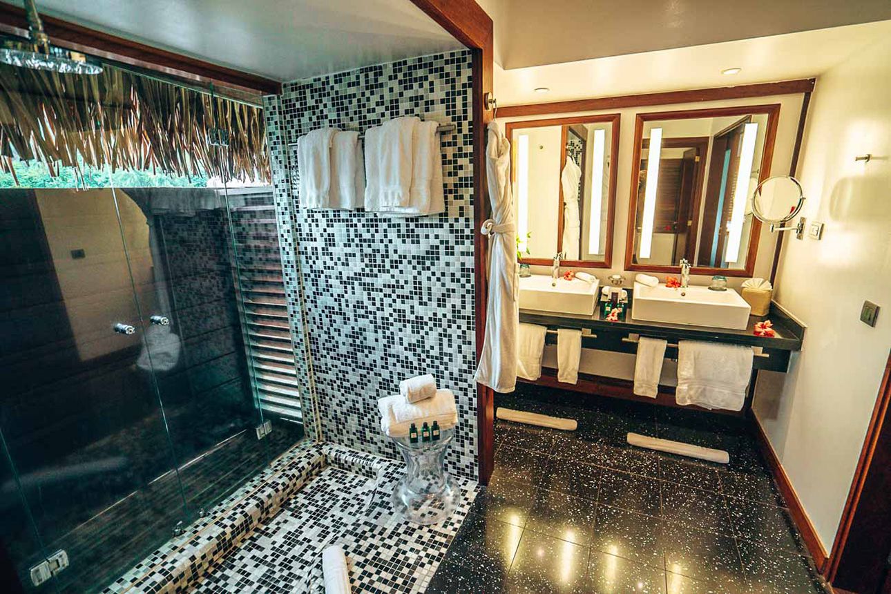 Luxury Bungalow With Garden View - bathroom..