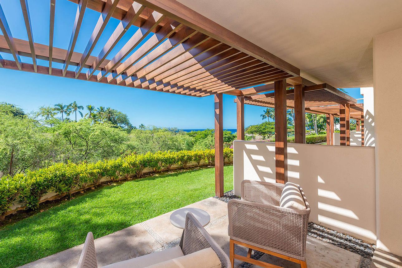 Lanai Suite - garden.