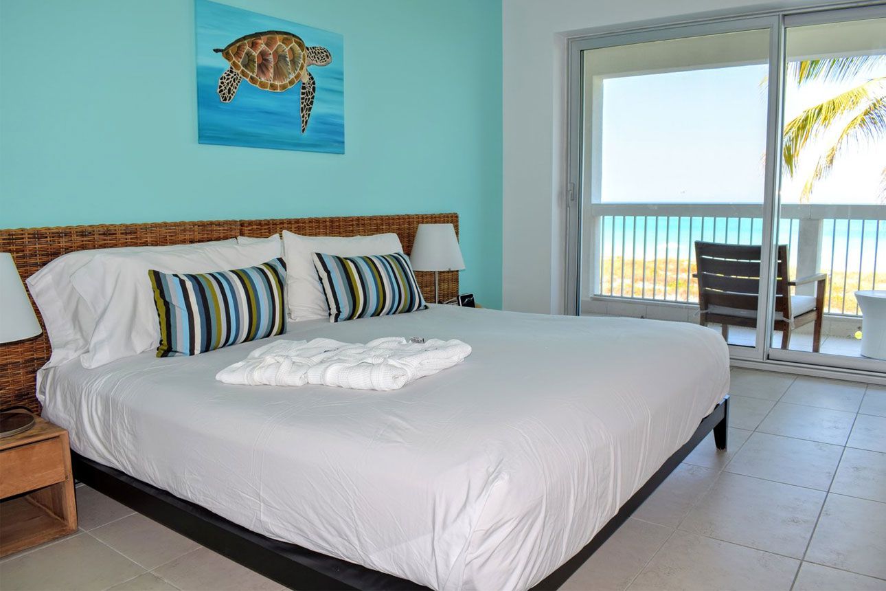 1 Bedroom Beachfront Suite-bedroom..