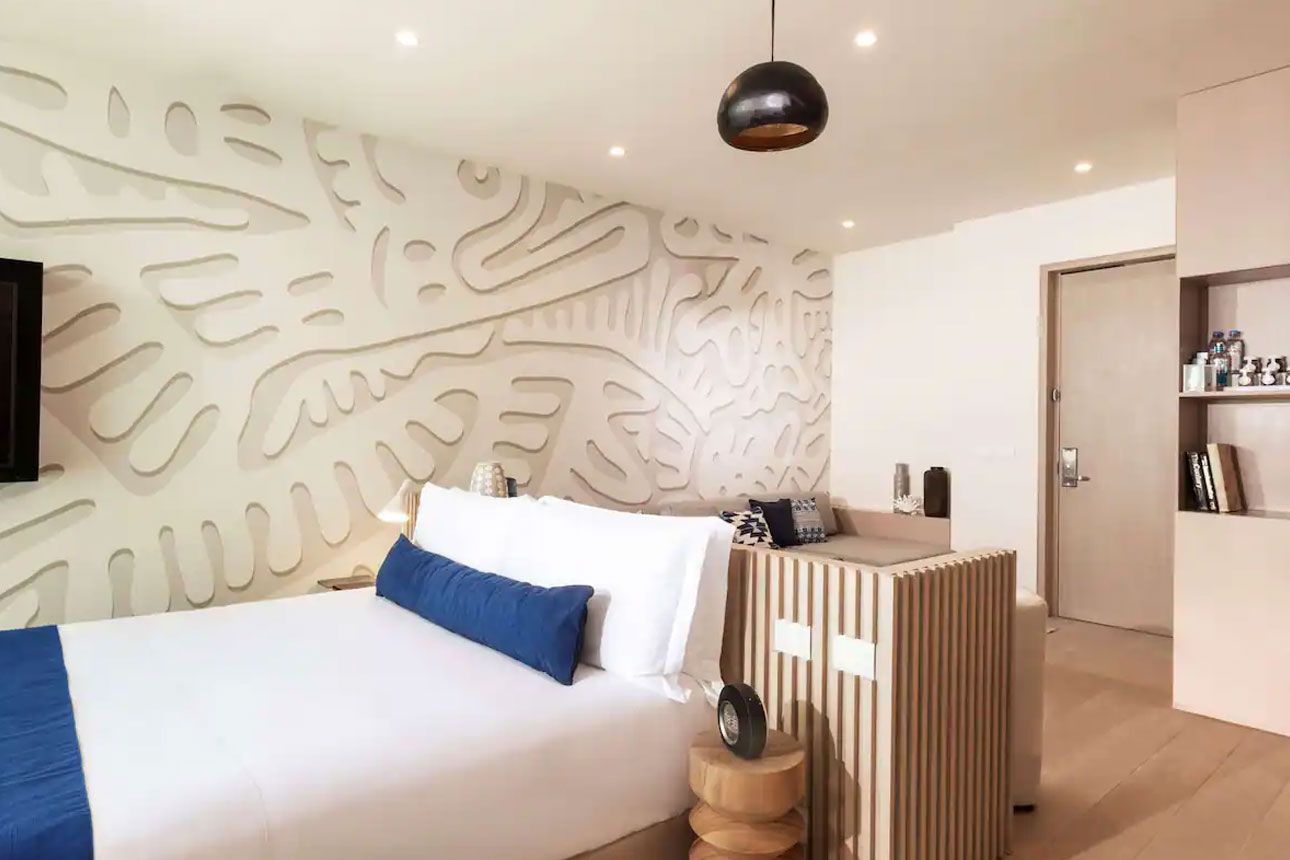 Deluxe Room, 1 King Bed, Oceanfront-bedroom..