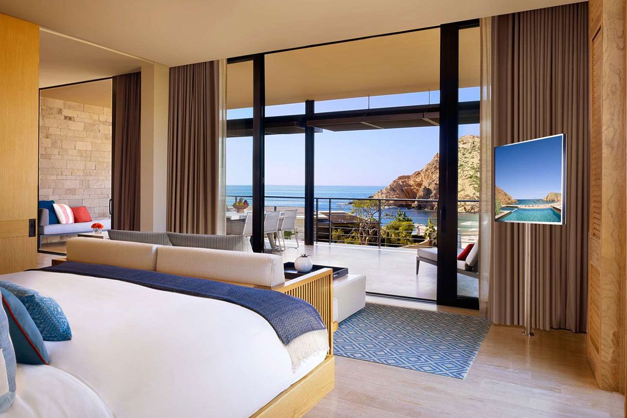 Deluxe Ocean View Suite - bedroom.