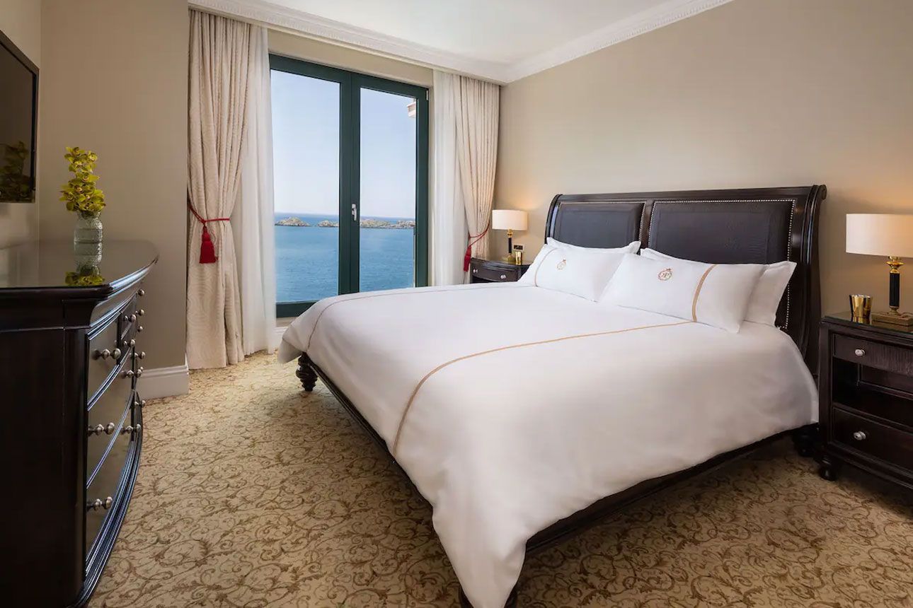 Deluxe Sea View Room - bedroom.