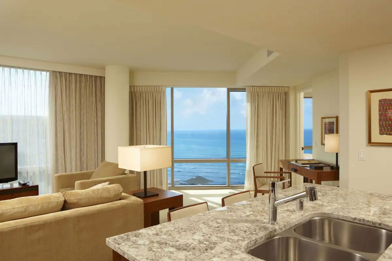 Deluxe Suite, 2 Bedrooms, Kitchen, Ocean View-living room view.