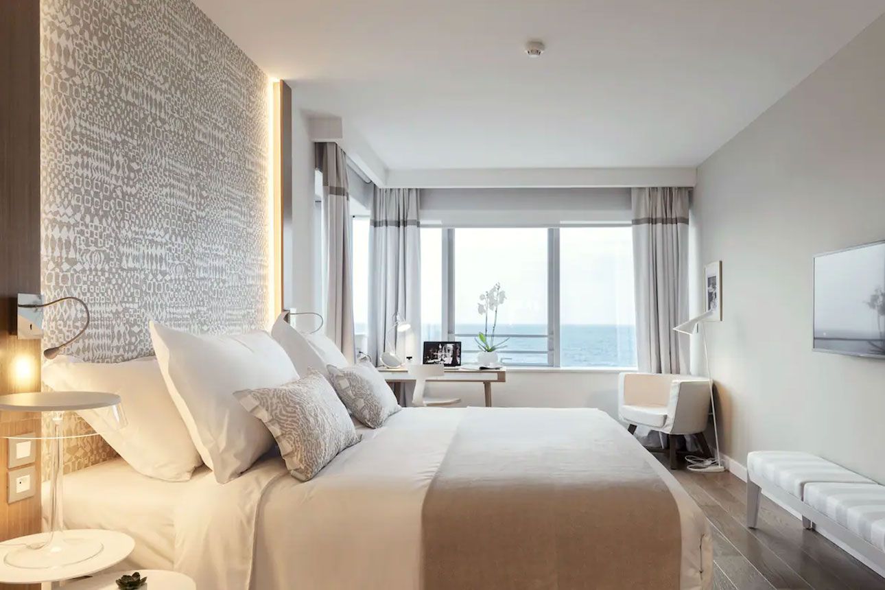 Deluxe Suite, 1 Bedroom, Oceanfront-bedroom..