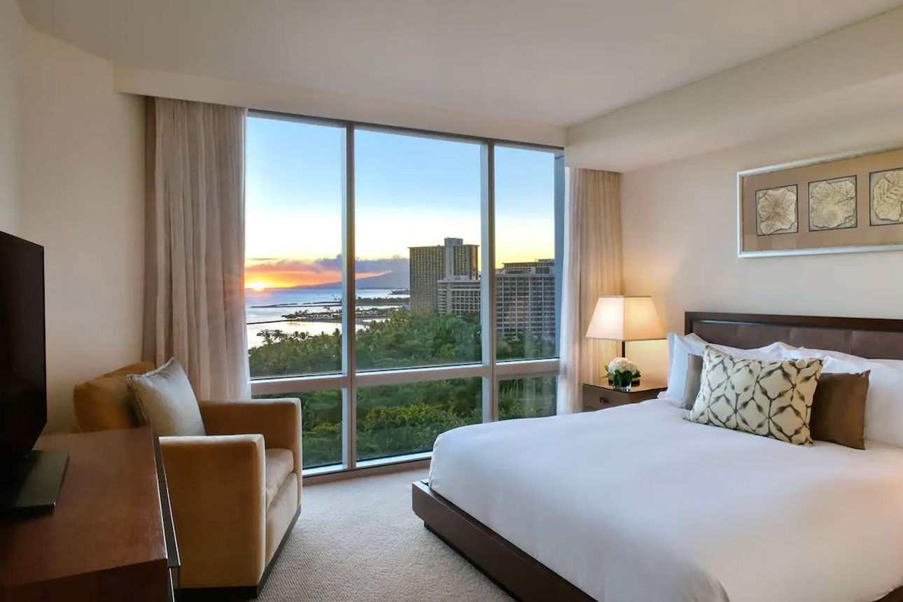 Executive Suite, 2 Bedrooms, Kitchen, Ocean View (Prime Ocean View + Den)-bedroom 1.