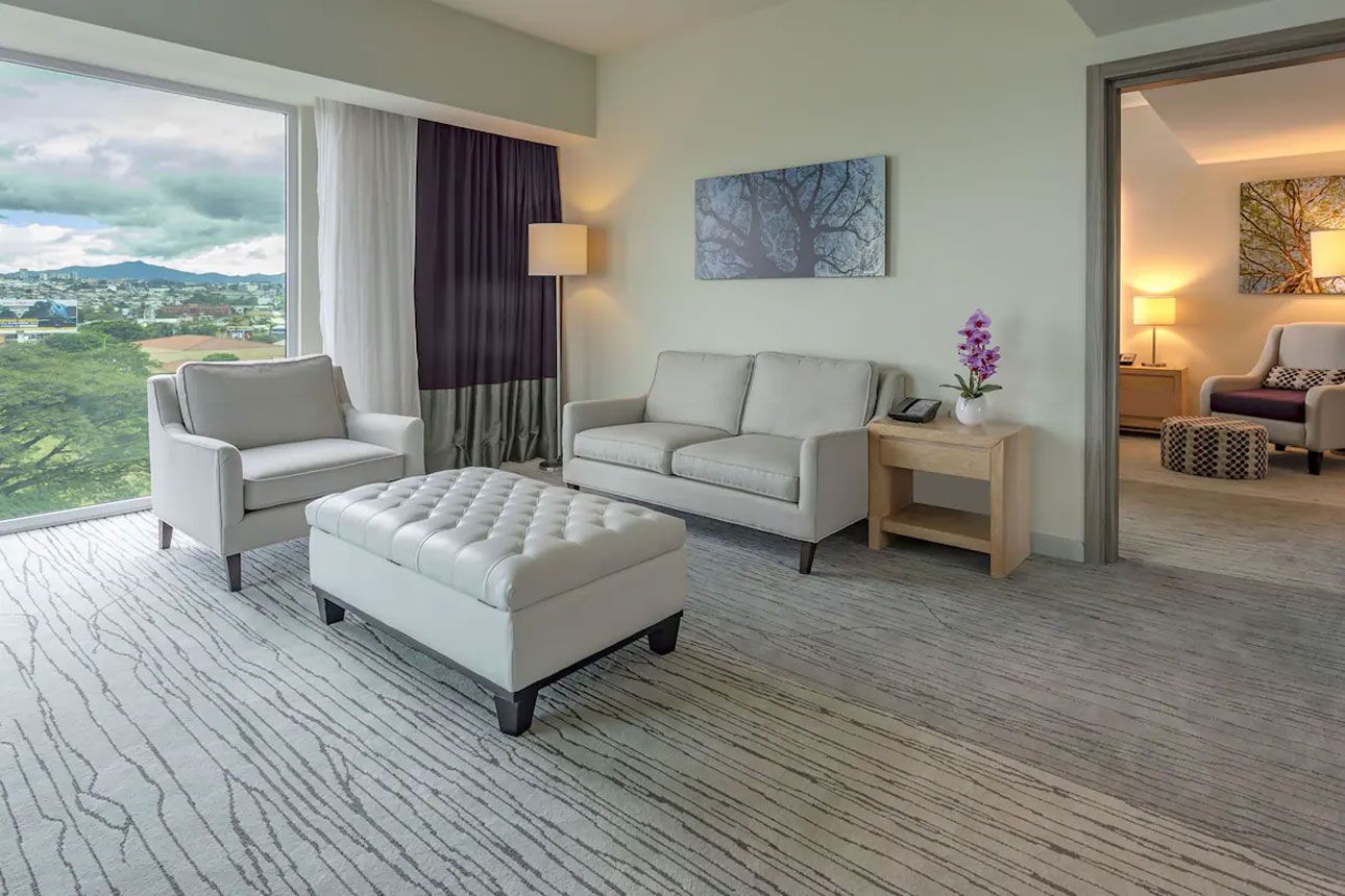 Junior Suite, 1 Bedroom, Mountain Or City View-living room.