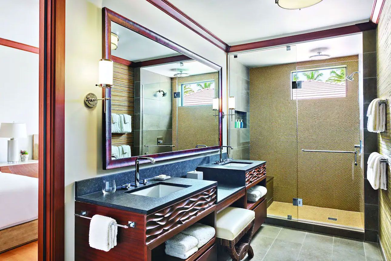 Laola 3-Bedroom Townhouse-bathroom..