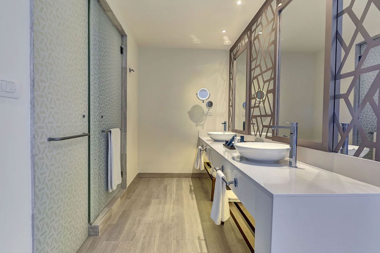 Luxury Oceanfront-bathroom.