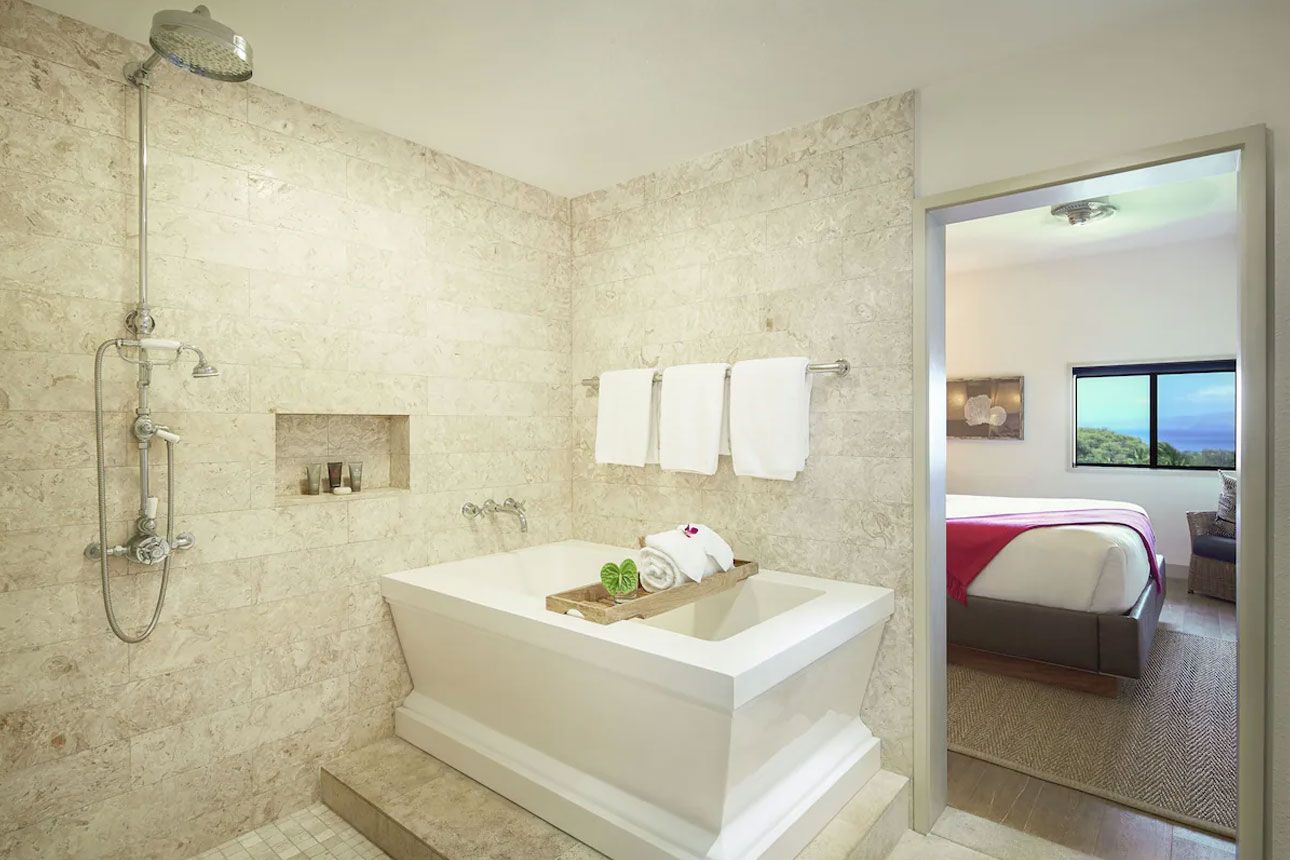 Luxury Suite, Partial Ocean View-bathroom.