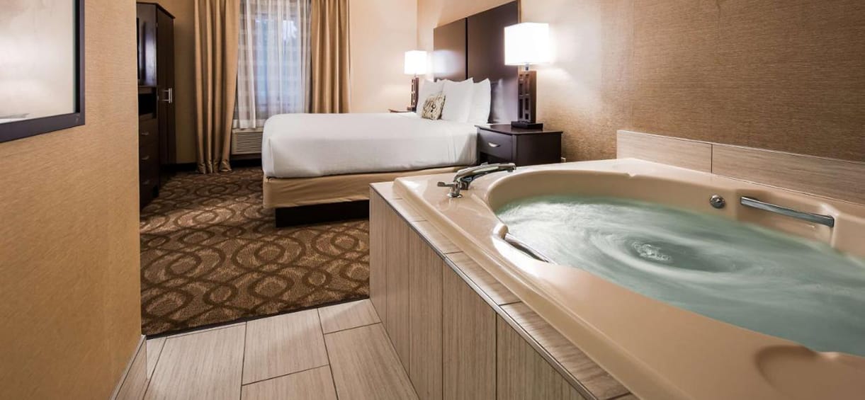Hotels with Jacuzzi in Room in Michigan couple.