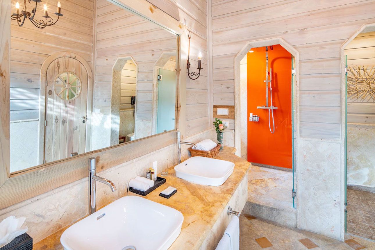 Monarch Villa Oceanfront-bathroom.