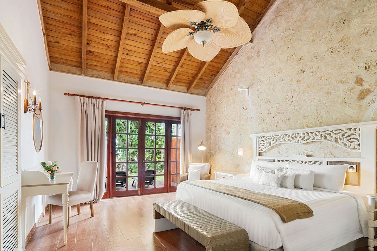 Monarch Villa Oceanfront-bedroom..