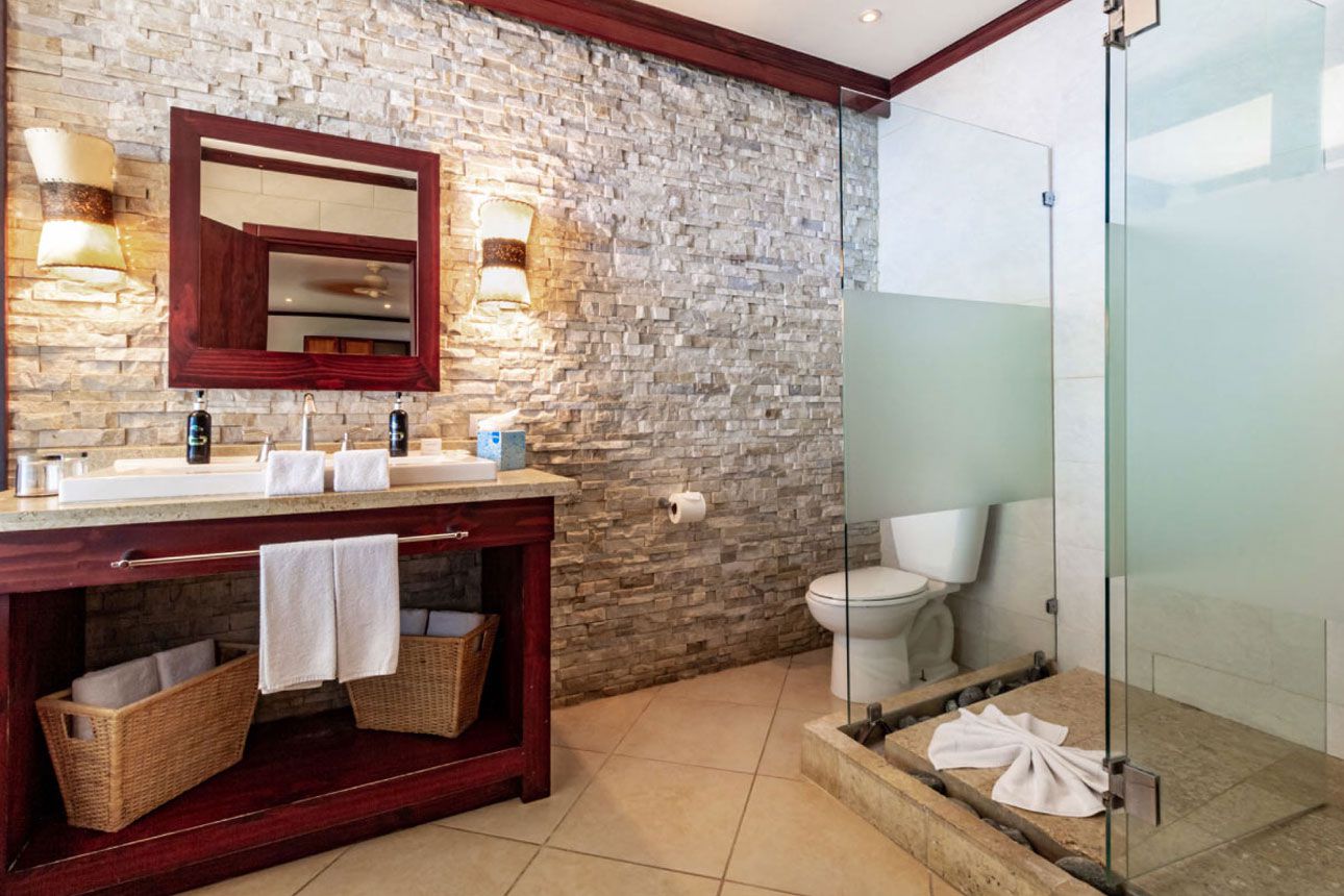 Ocean Front Suites-bathroom..