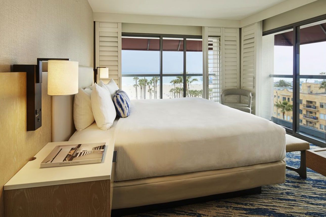 Oceanfront King Suite-bedroom..