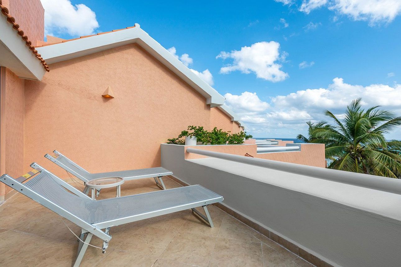 Omni Cancun Hotel & Villas pool.