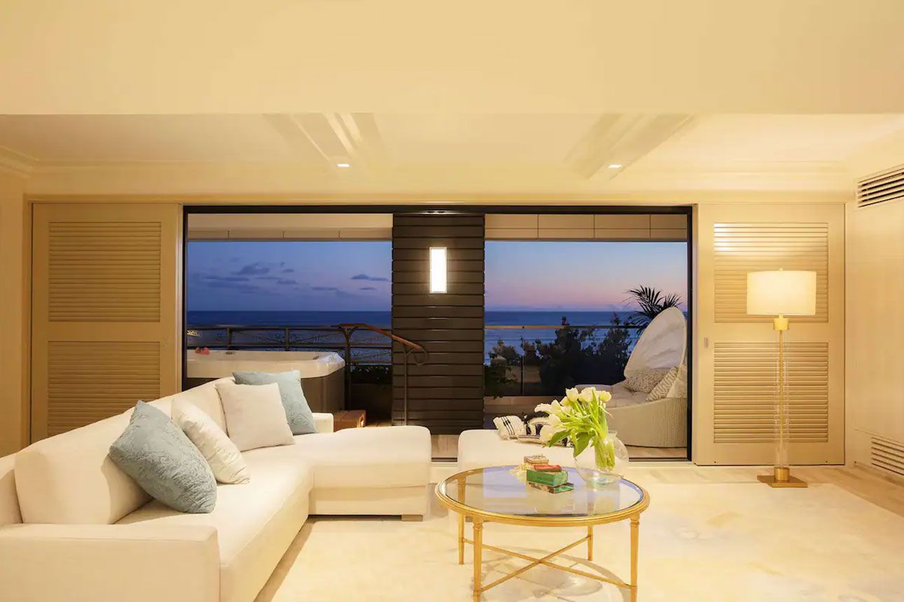 Penthouse Diamond Suite-living room.