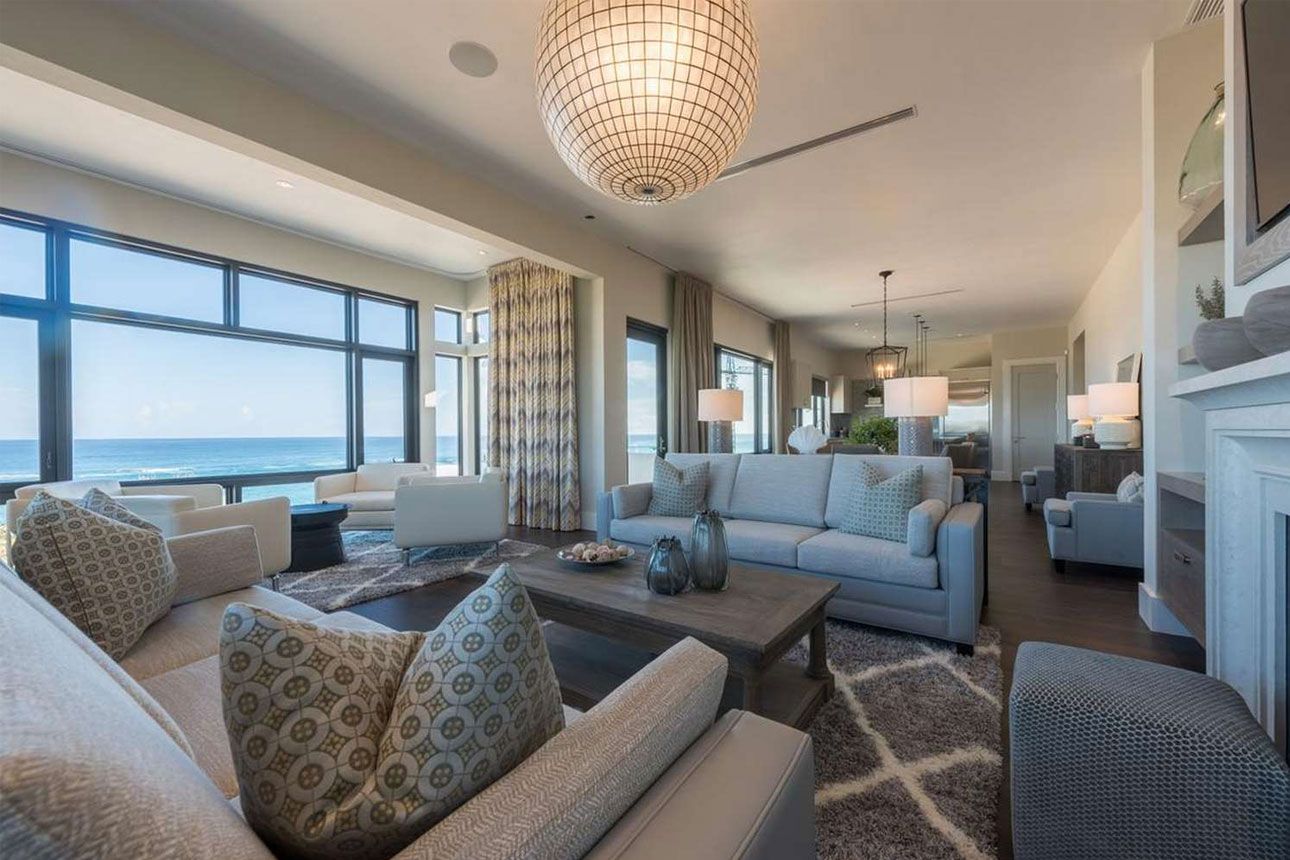 Penthouse-living room.