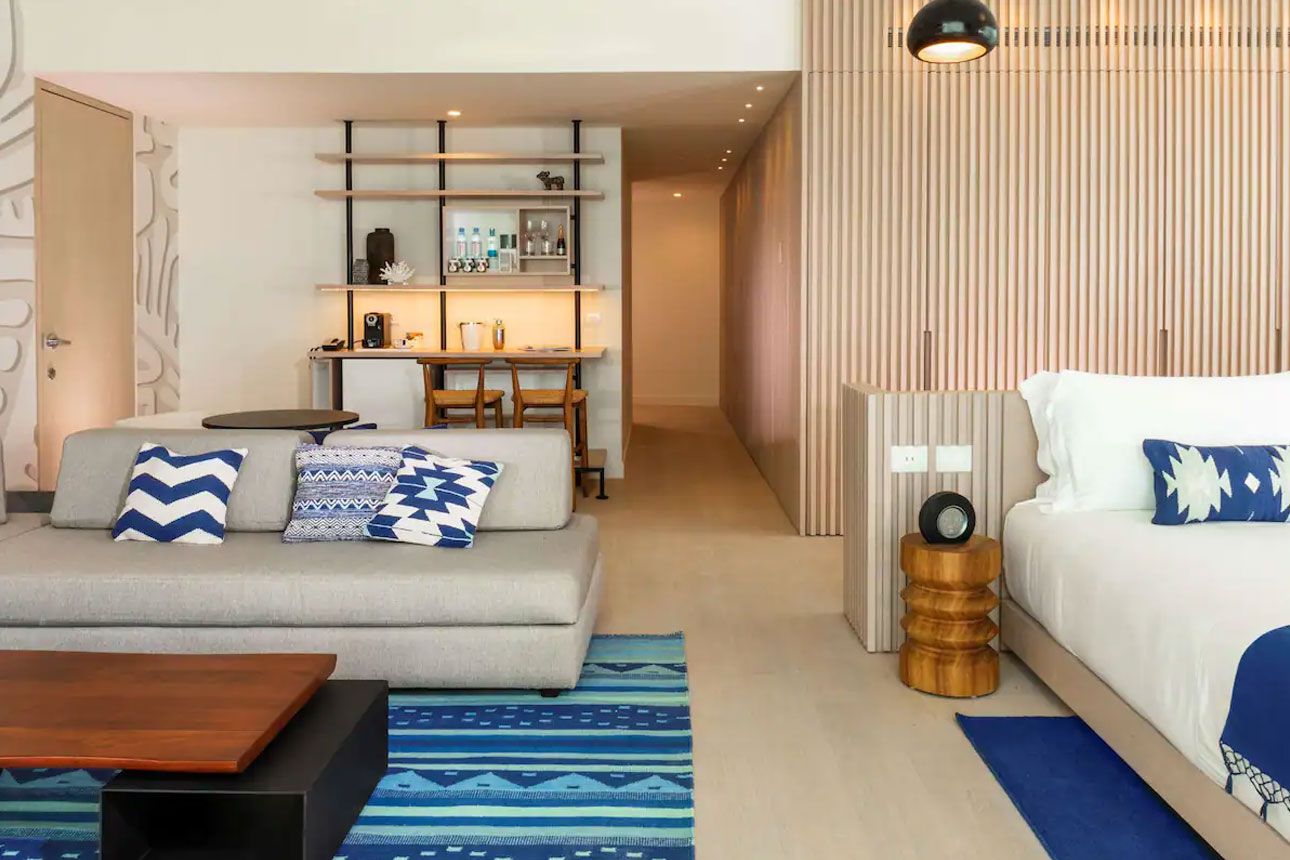 Premier Suite, 1 Bedroom, Oceanfront-bedroom and living room..