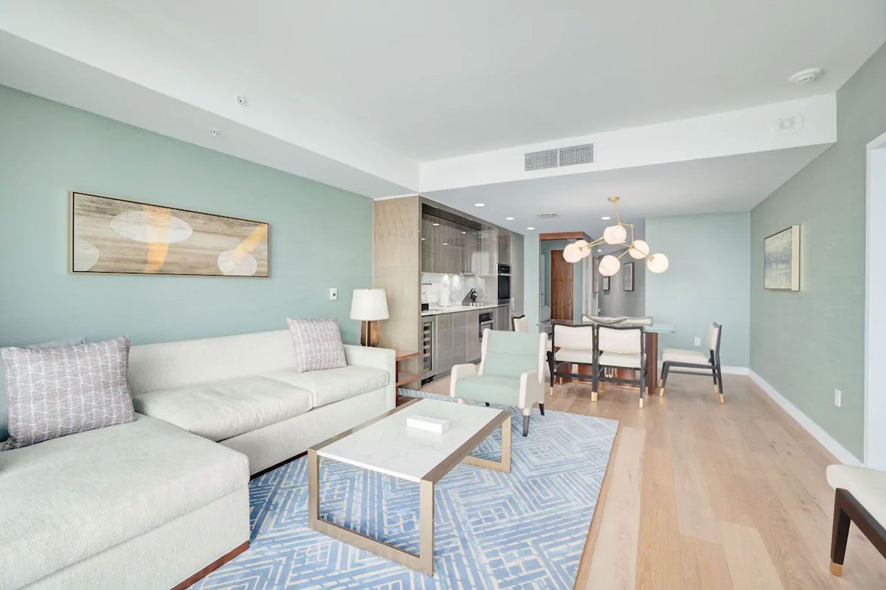 Premier Suite, Ocean View-living room..