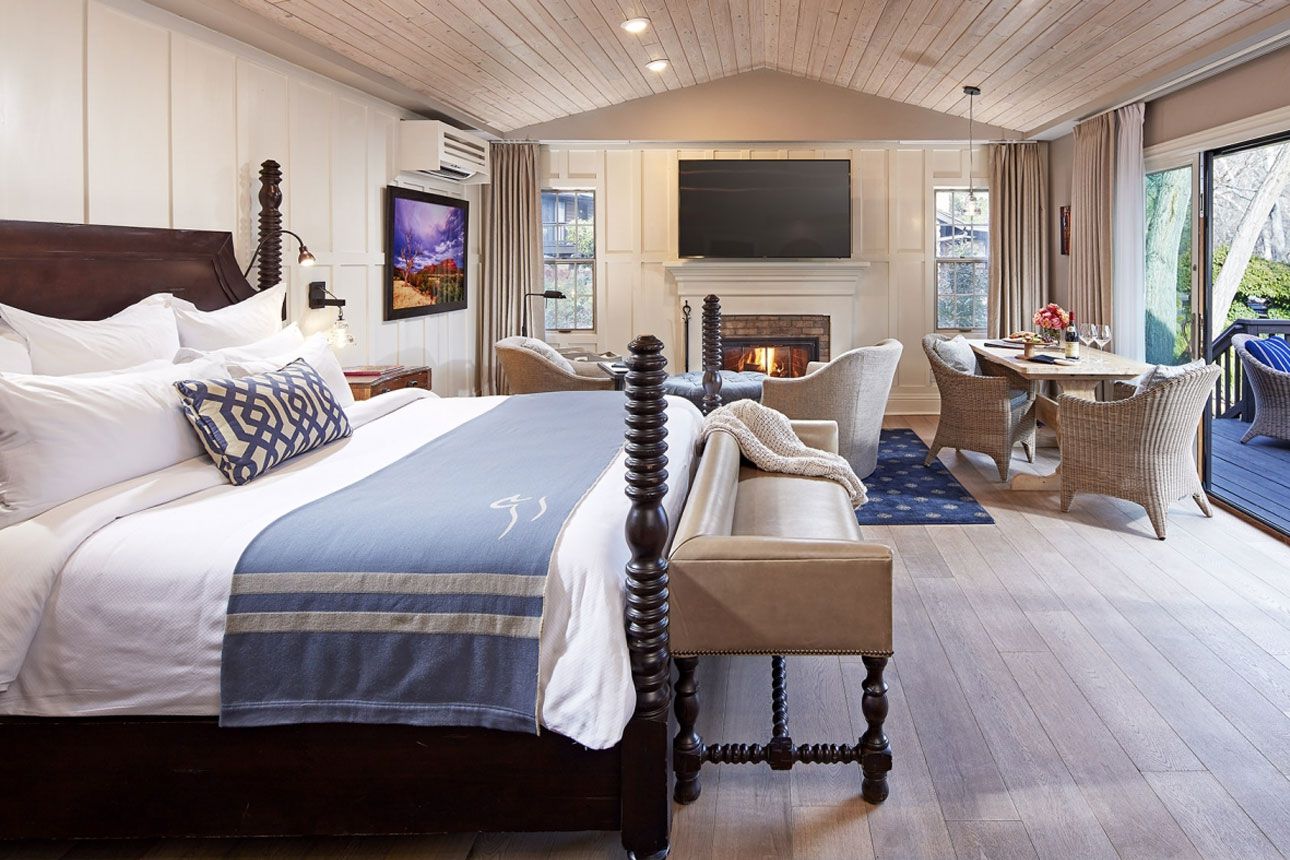 Premiere Cottage - bedroom..