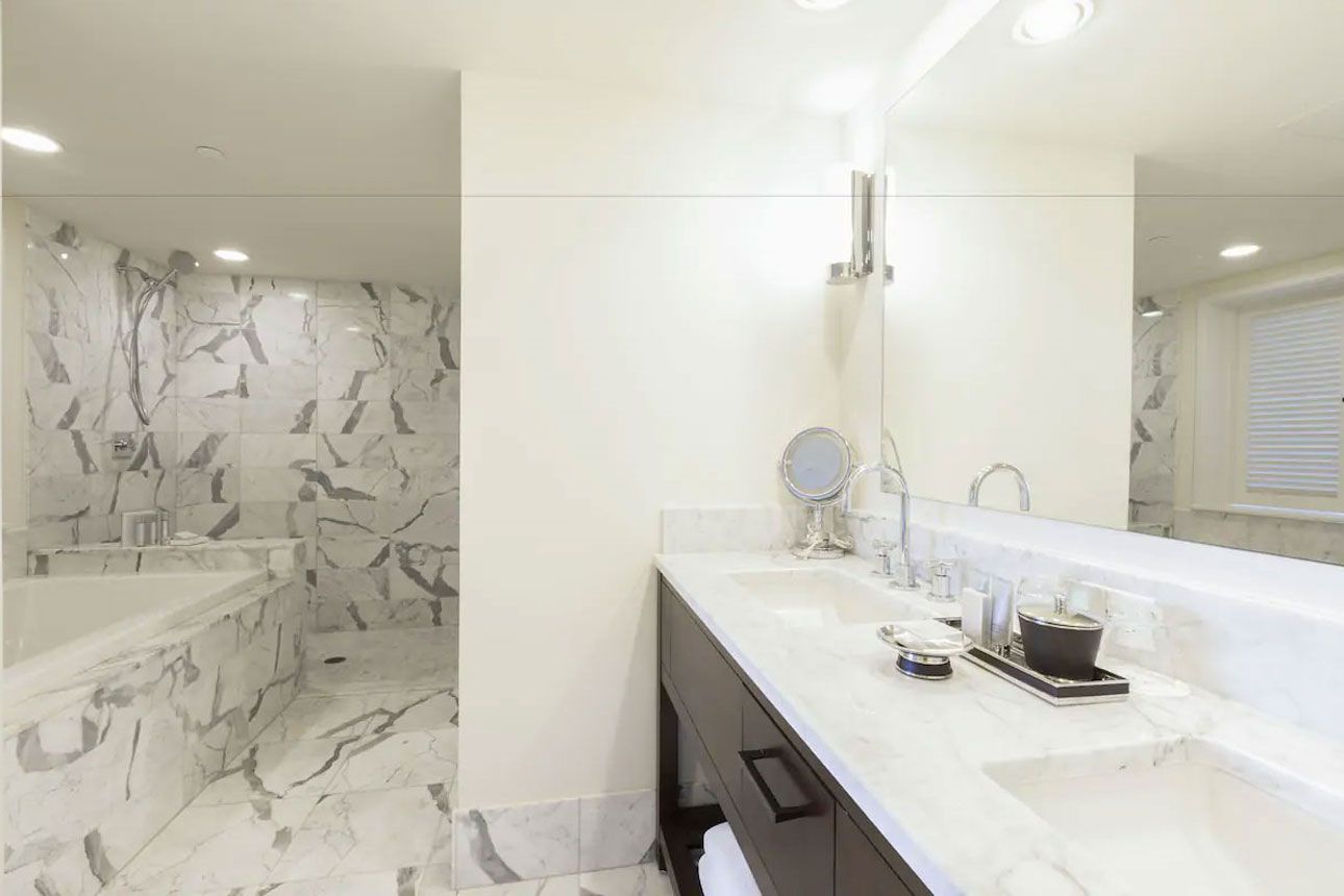Premium Suite, 1 Bedroom, Kitchen, Ocean View (Plus Den)-shower..