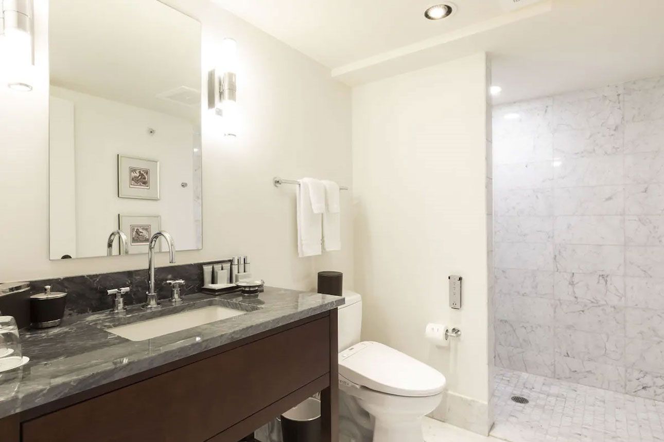 Premium Suite, 1 Bedroom, Kitchen, Ocean View (Plus Den)-bathroom..