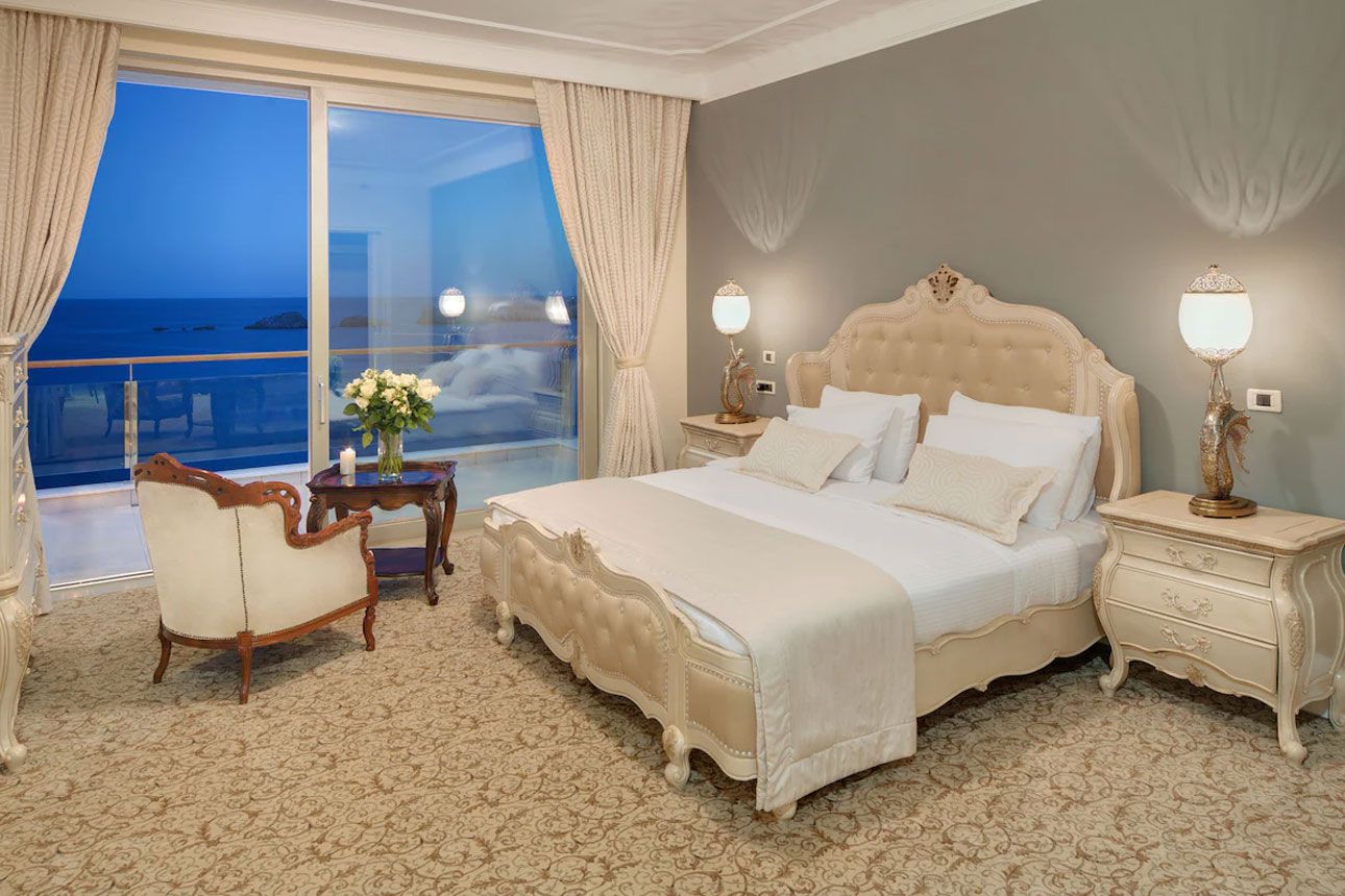 Presidential Suite - bedroom..