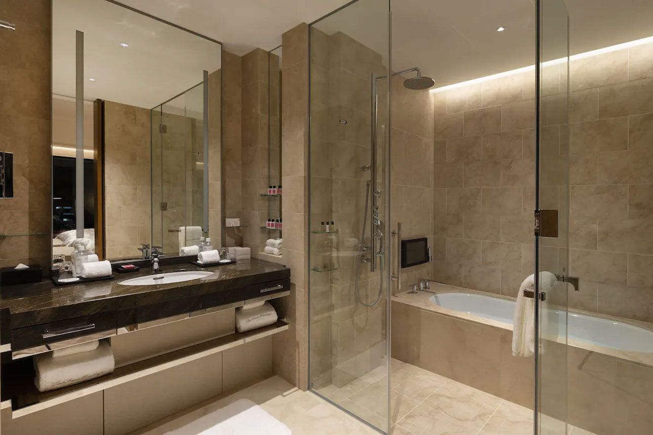 Prestige Room - bathroom..