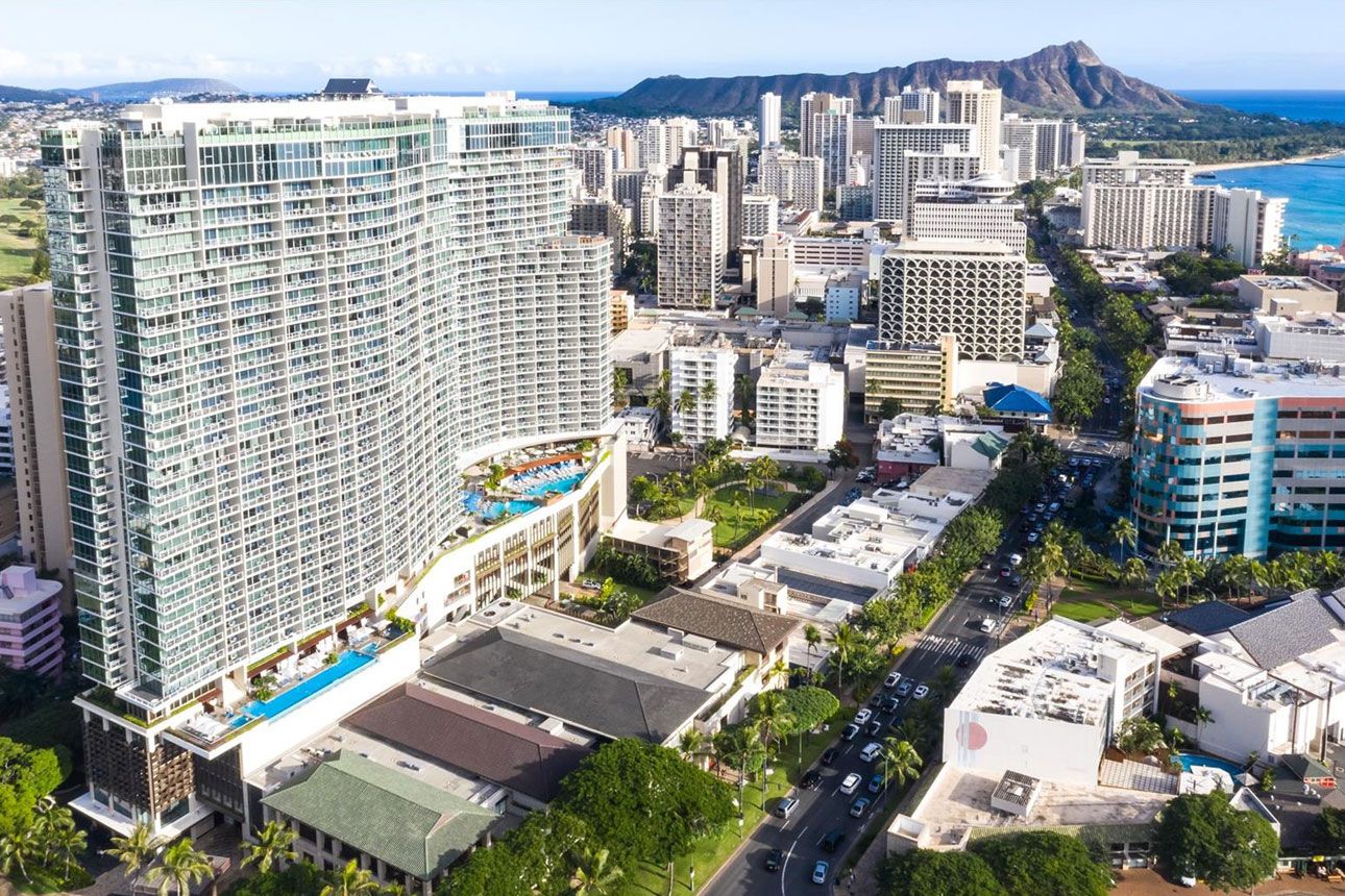Real Select at The Ritz-Carlton Residences, Waikiki Beach pool.