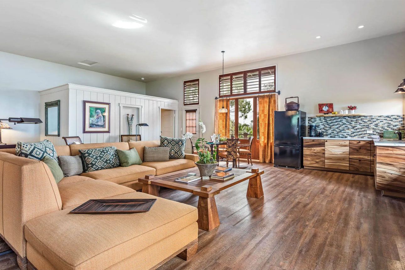 Red Barn-living room.